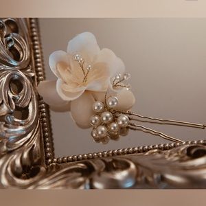 Bridal hairpiece by me (price firm)